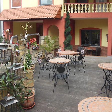 Pension Toscana Шверин Экстерьер фото